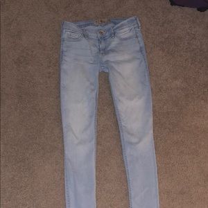 Lightwash skinny jeans!